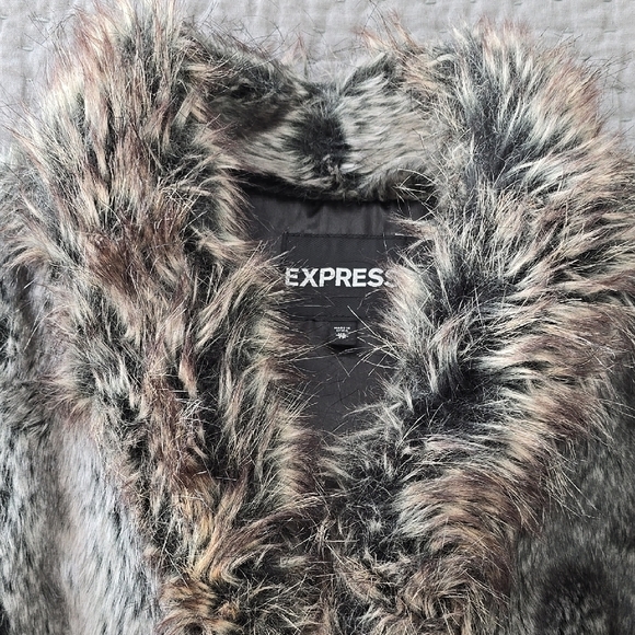 Express Faux Fur Vest - Gray - Picture 3 of 11